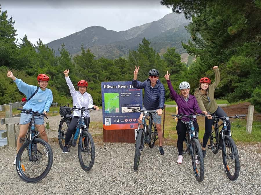 Wānaka And Hāwea: Trail Ride on Bike or E-Bike - Getting there: shuttle times from 103 Ardmore Street to Lake Hāwea