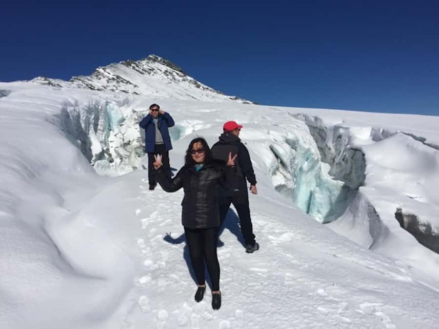 Wanaka: Scenic Helicopter Flight with Glacier Experience - Getting to the hangar: 25 minutes of Southern Alps scenery before takeoff