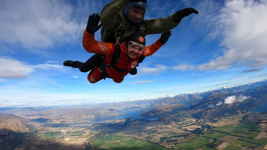 Wanaka: Tandem Skydive Experience - Inside the plane and in freefall: what the sensations feel like