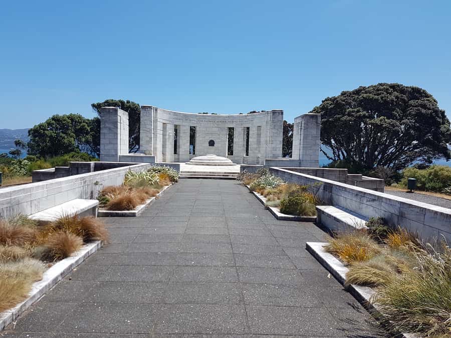 Wellington: Private Day Tour with Lunch - Chocolate Fish Cafe Lunch: Quirky, Casual, and Right by the Water