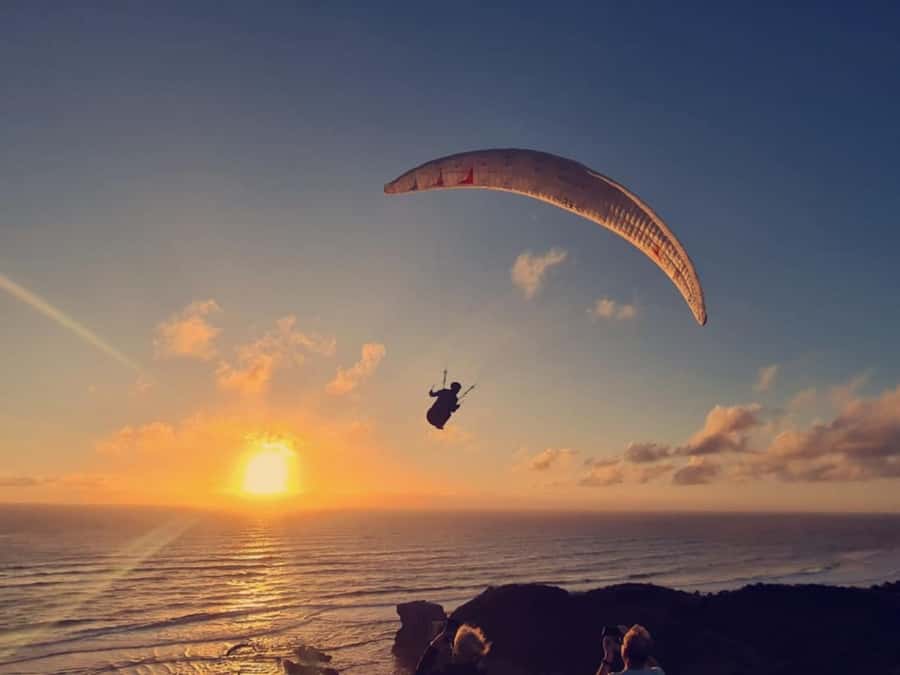 West Auckland: Sunset with Thermal pool & Wine Tasting - Muriwai Beach sunset stop: the main event, timed for drama