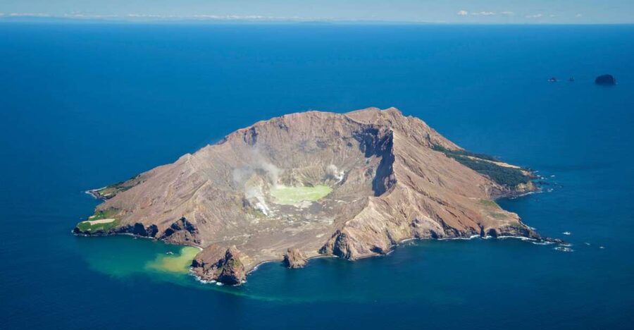 Whakaari - White Island Cultural and Flight Experience - The people make it: pilots you may fly with and what to expect
