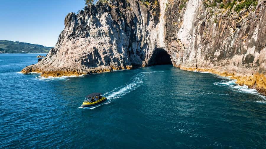 Whitianga: 2-Hour Cathedral Cove and Volcanic Coast Cruise - Cathedral Cove at Te Whanganui a Hei Marine Reserve: The Big Moment
