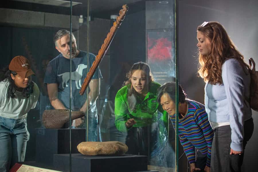 WLG: Museum of NZ Māori Highlights Tour & General Admission - Māori culture told through journeys and 21st-century hope