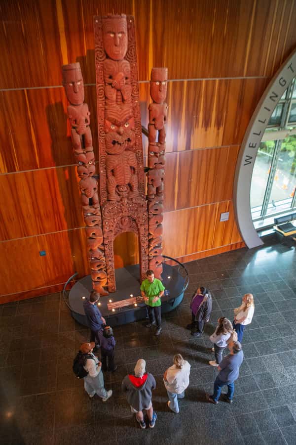 WLG: Museum of NZ Māori Highlights Tour & General Admission - Your 1-hour Māori highlights tour: what actually happens